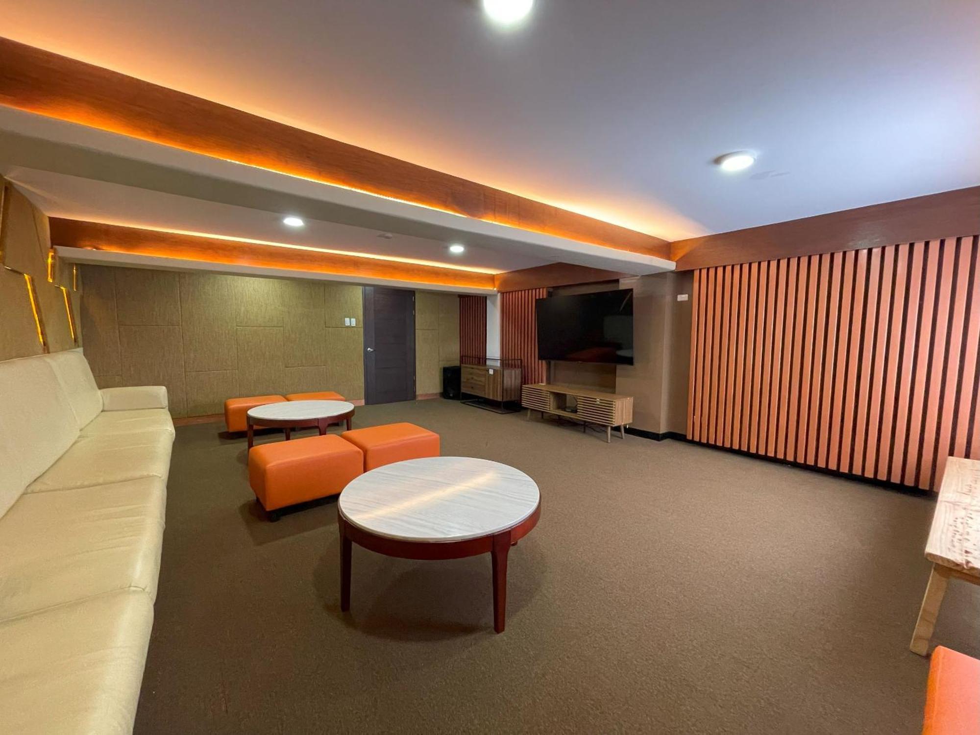 Mist Mountain Resort Powered By Cocotel Cebu Exteriör bild
